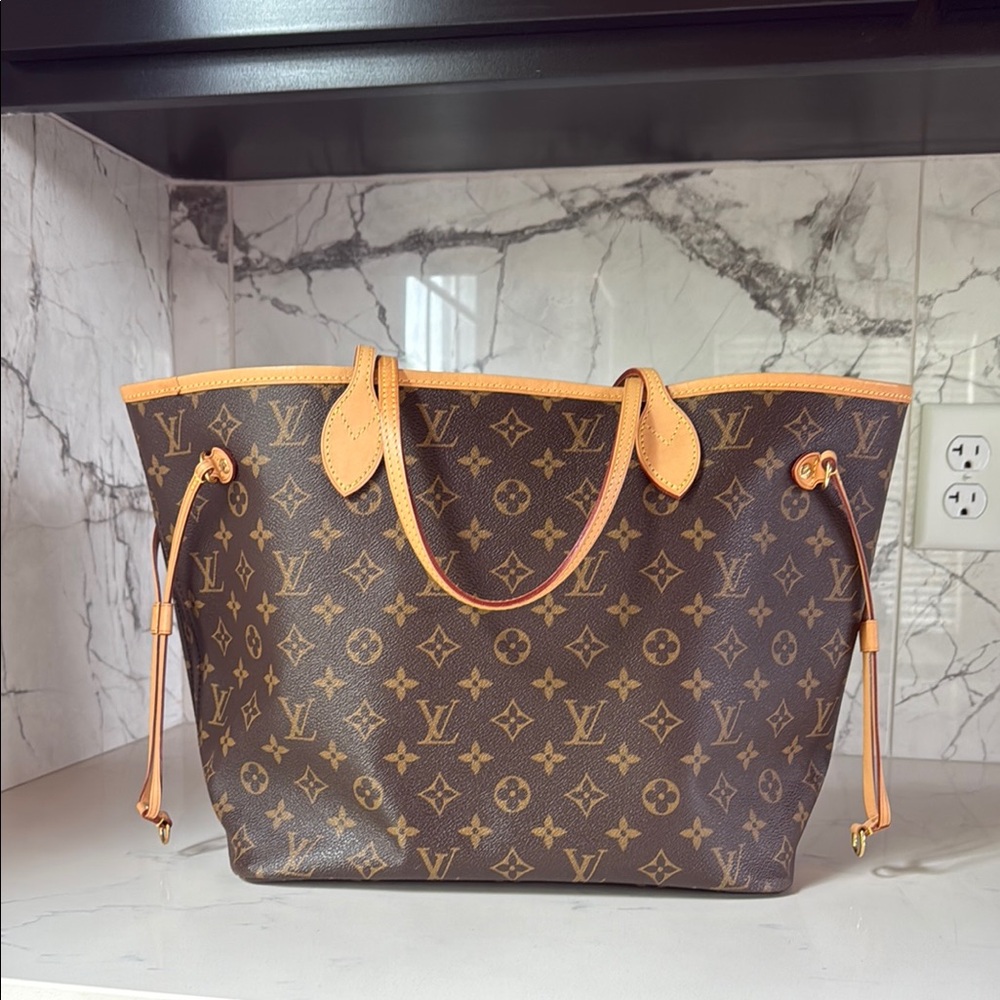 Louis Vuitton Neverfull MM Monogram Tote